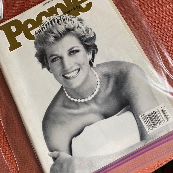 Royal Family Souovenirs - Picture 5 of 9